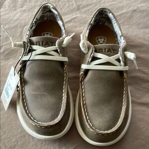 Women’s Ariat Hilo Shoes. Size 6. New with tags. Never worn.
